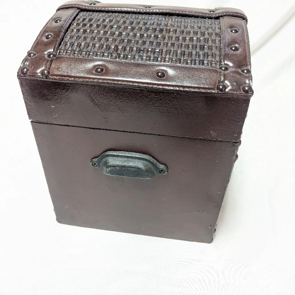 Vtg 80s Hinged Wicker Riveted Wooden Box Med 10x9x11 Dome Lid Snap Closure READ